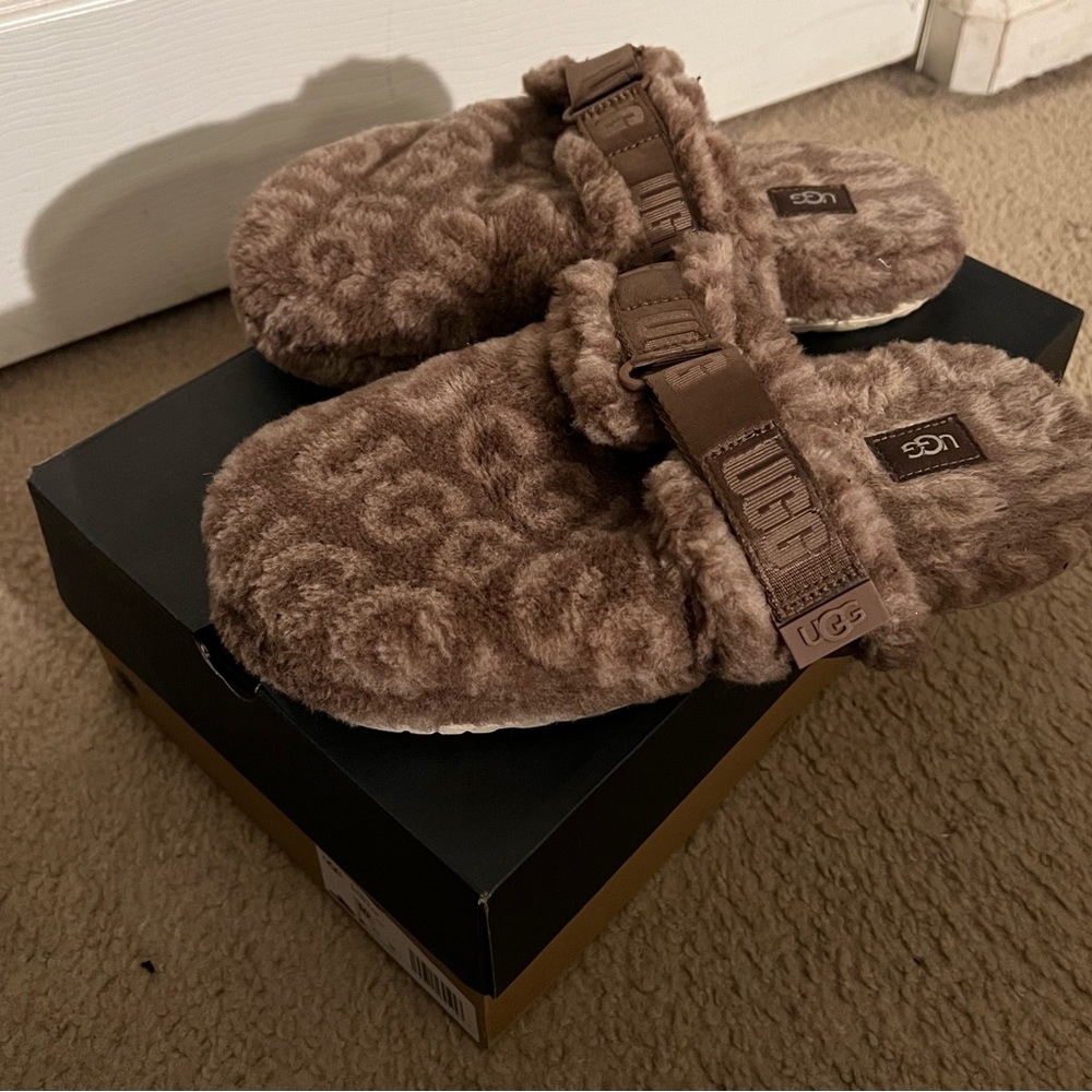 Uggs slides